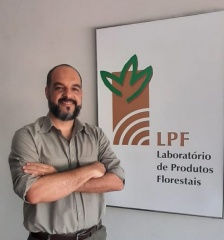 Foto de Eng. Florestal Dr. Fernando Nunes Gouveia - Coordenador do Laboratório de Produtos Florestais/SFB